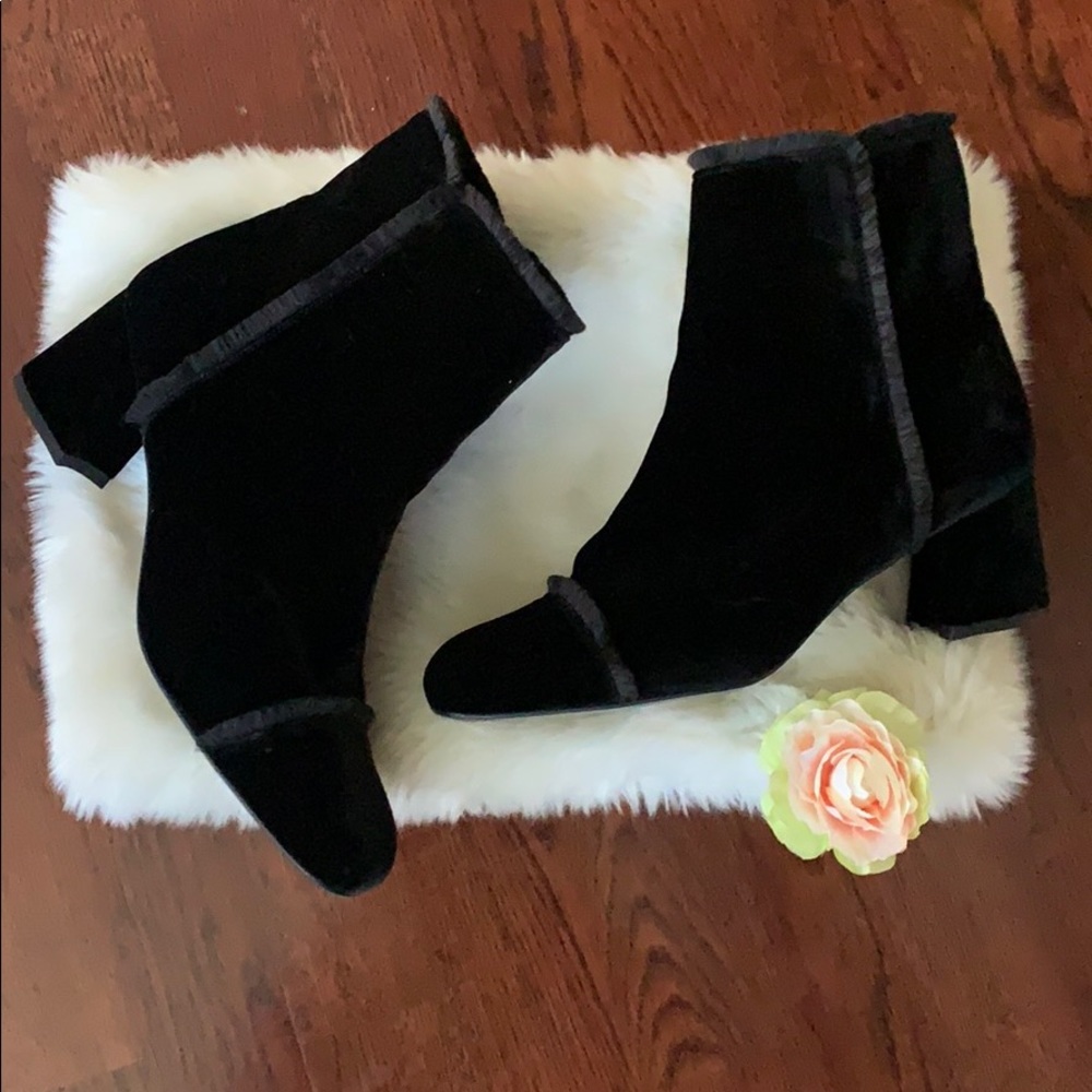 STUART WEITZMAN | Velvet Booties